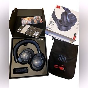Like New JBL 660NC Noise Canceling Headphones Blue